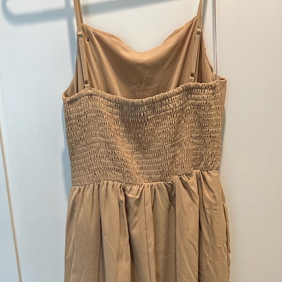 Cute sleeveless jumpsuit with button detail - Picture 3 of 4